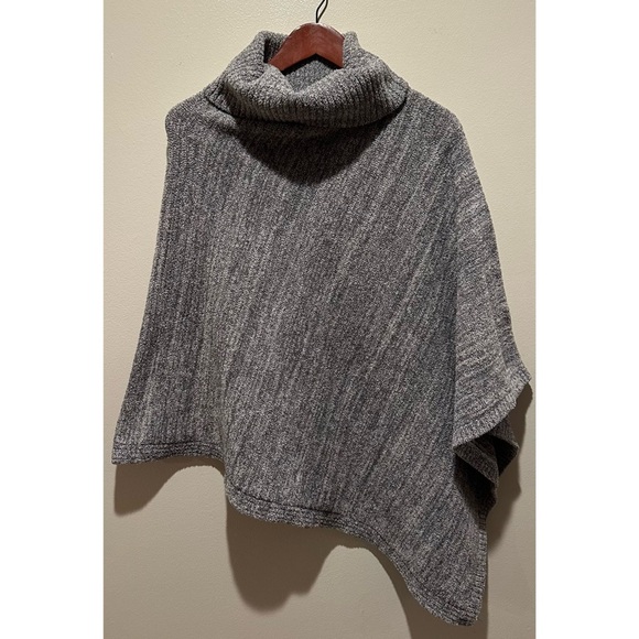 Barefoot Dreams Cozychic Women’s‎ Point Dume Poncho ONE SIZE - Picture 1 of 5